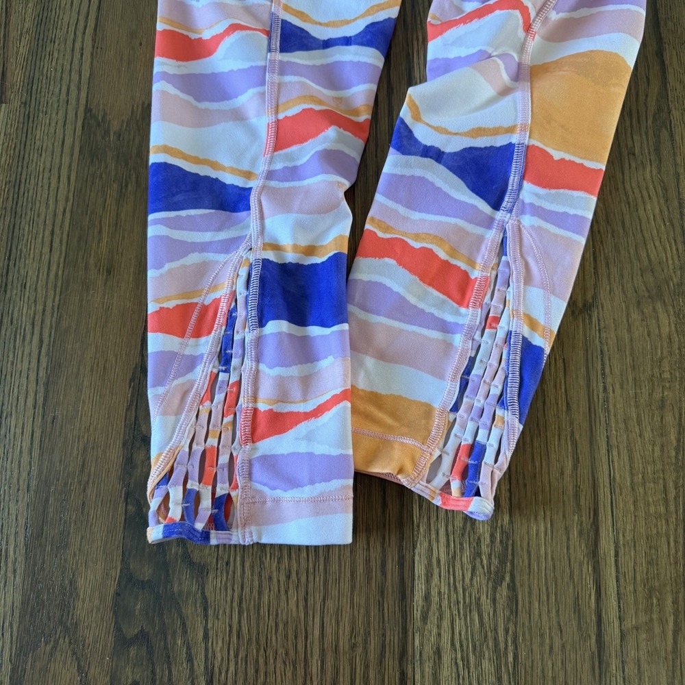 Lululemon True Self Crop Bleacher Stripe White Iris Flower Size 4 - Picture 3 of 12